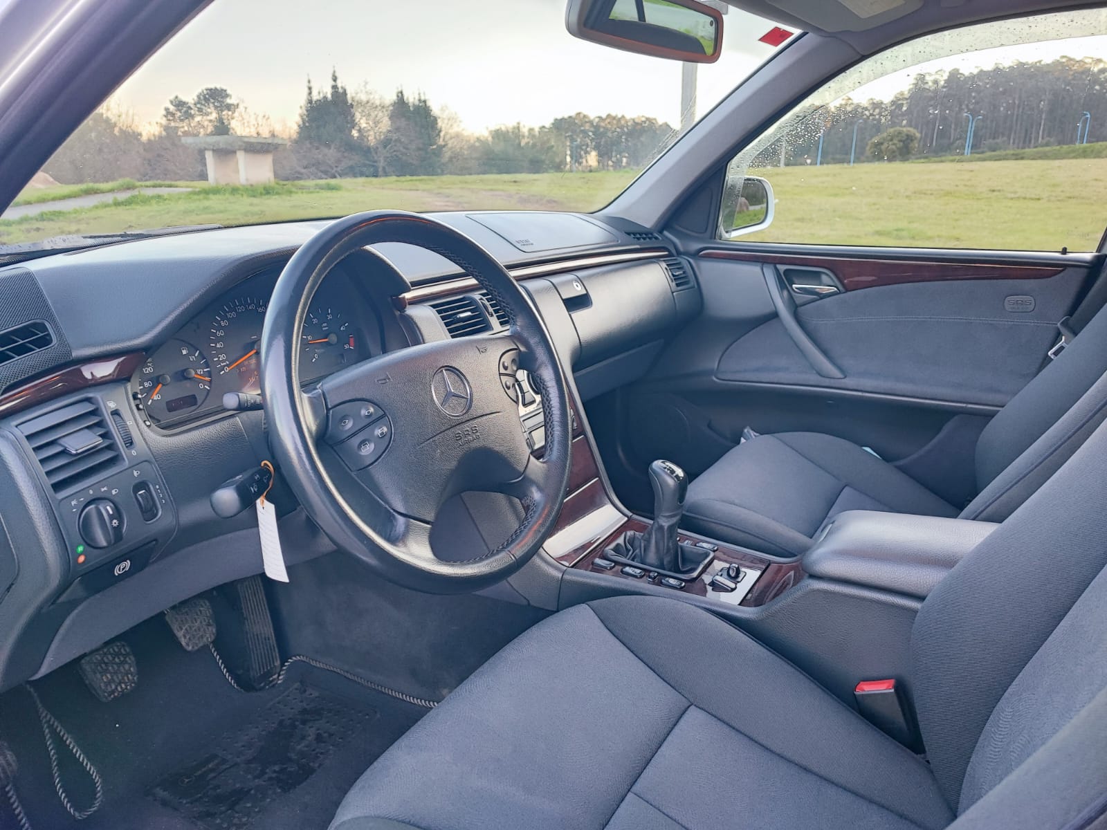 
								MERCEDES-BENZ E220 full									