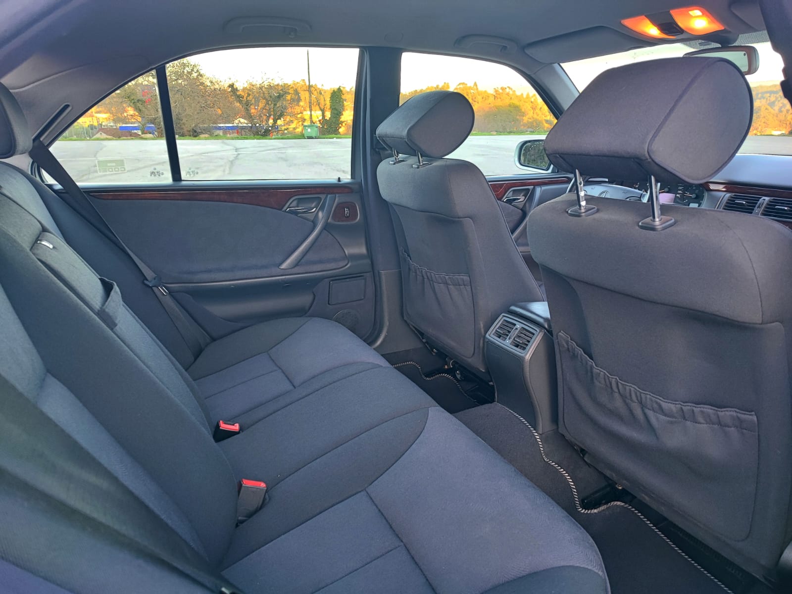 
								MERCEDES-BENZ E220 full									