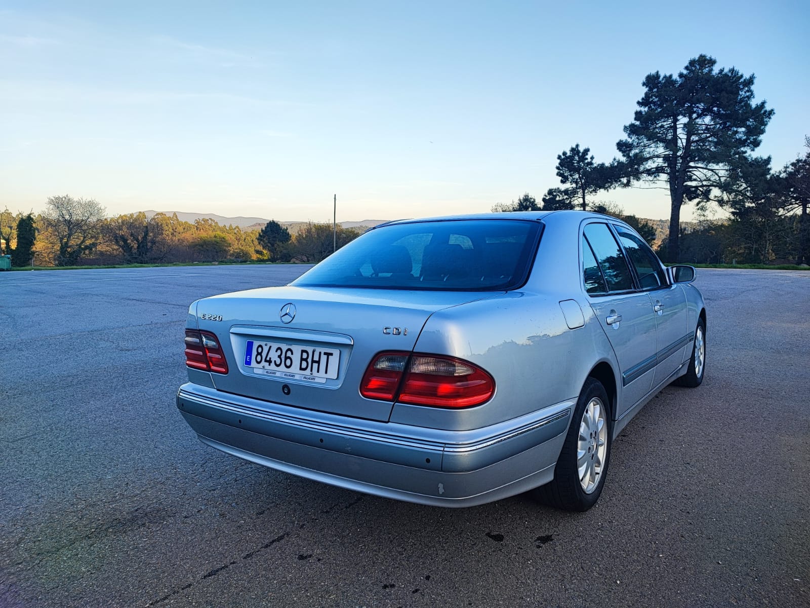 
								MERCEDES-BENZ E220 full									