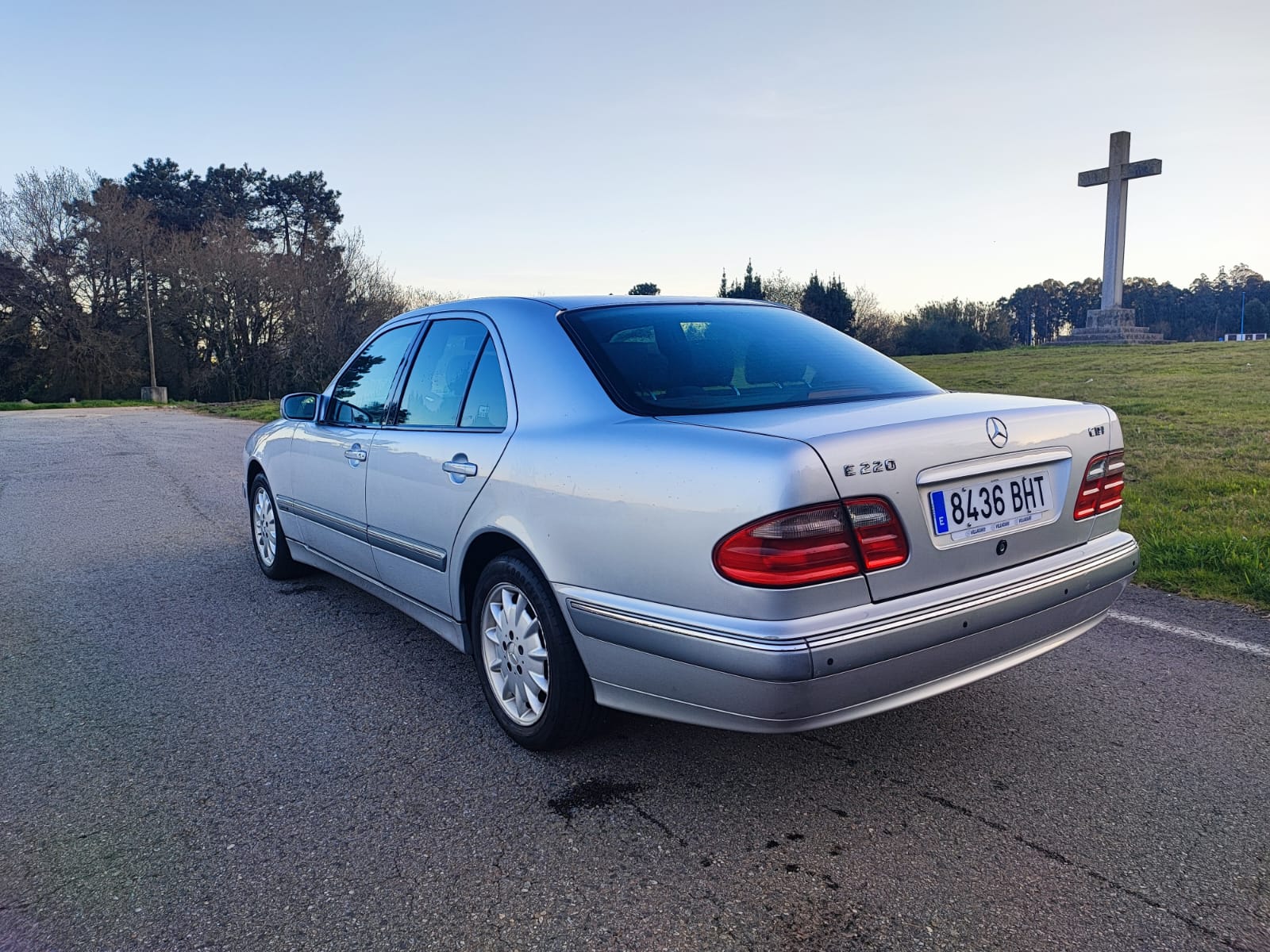 
								MERCEDES-BENZ E220 full									