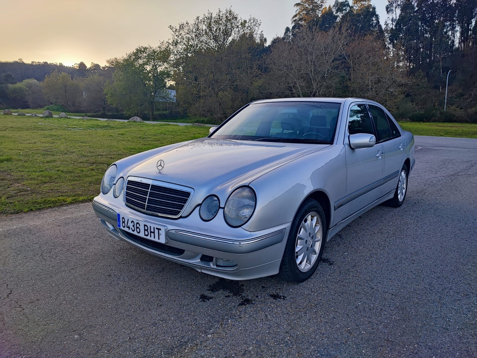 
								MERCEDES-BENZ E220 full									