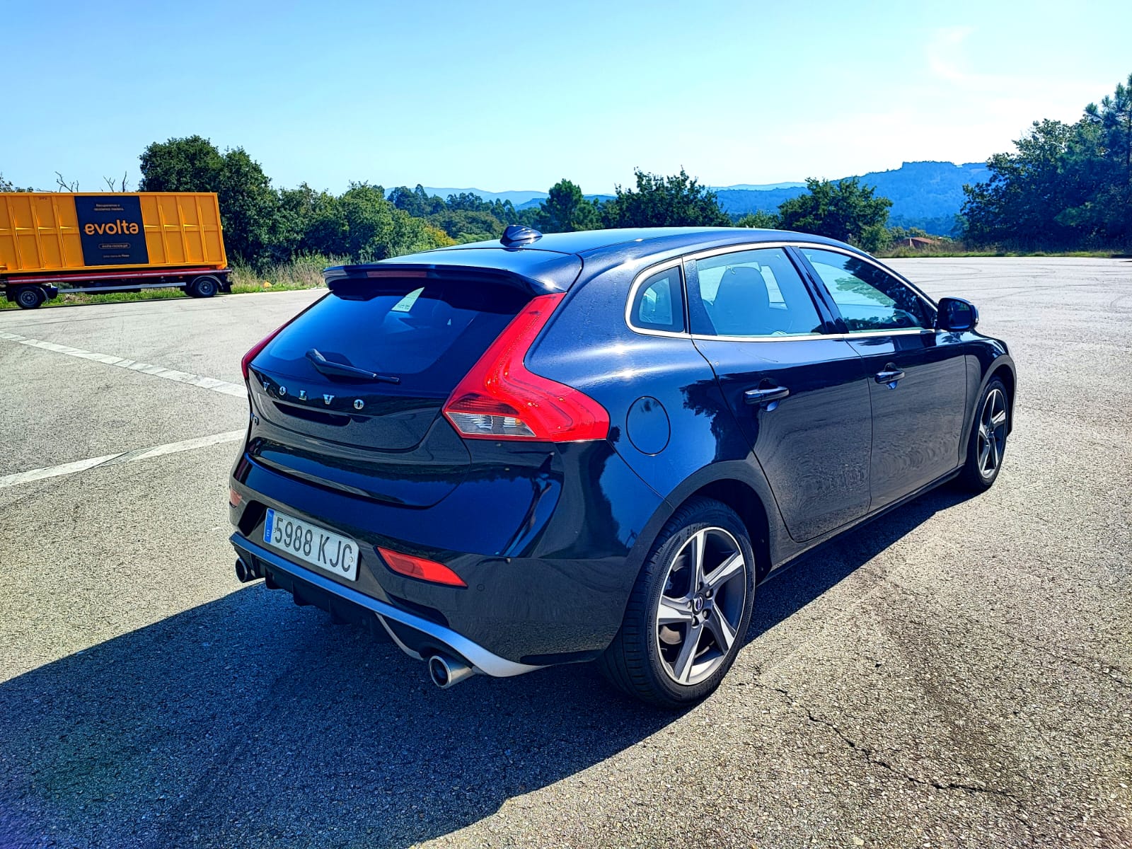 
								VOLVO V40 full									