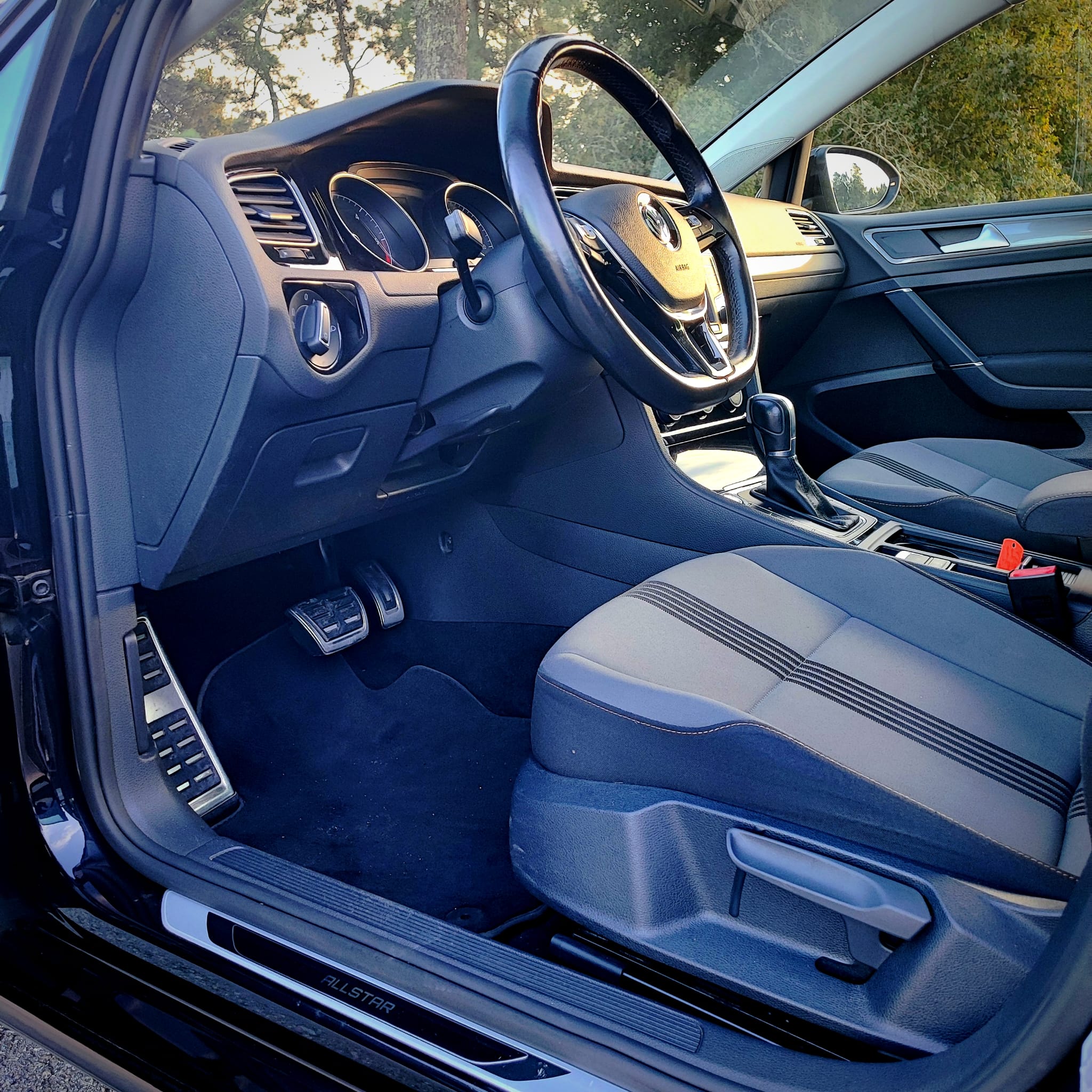 
								VOLKSWAGEN Golf 1.6 TDI ALL STAR full									