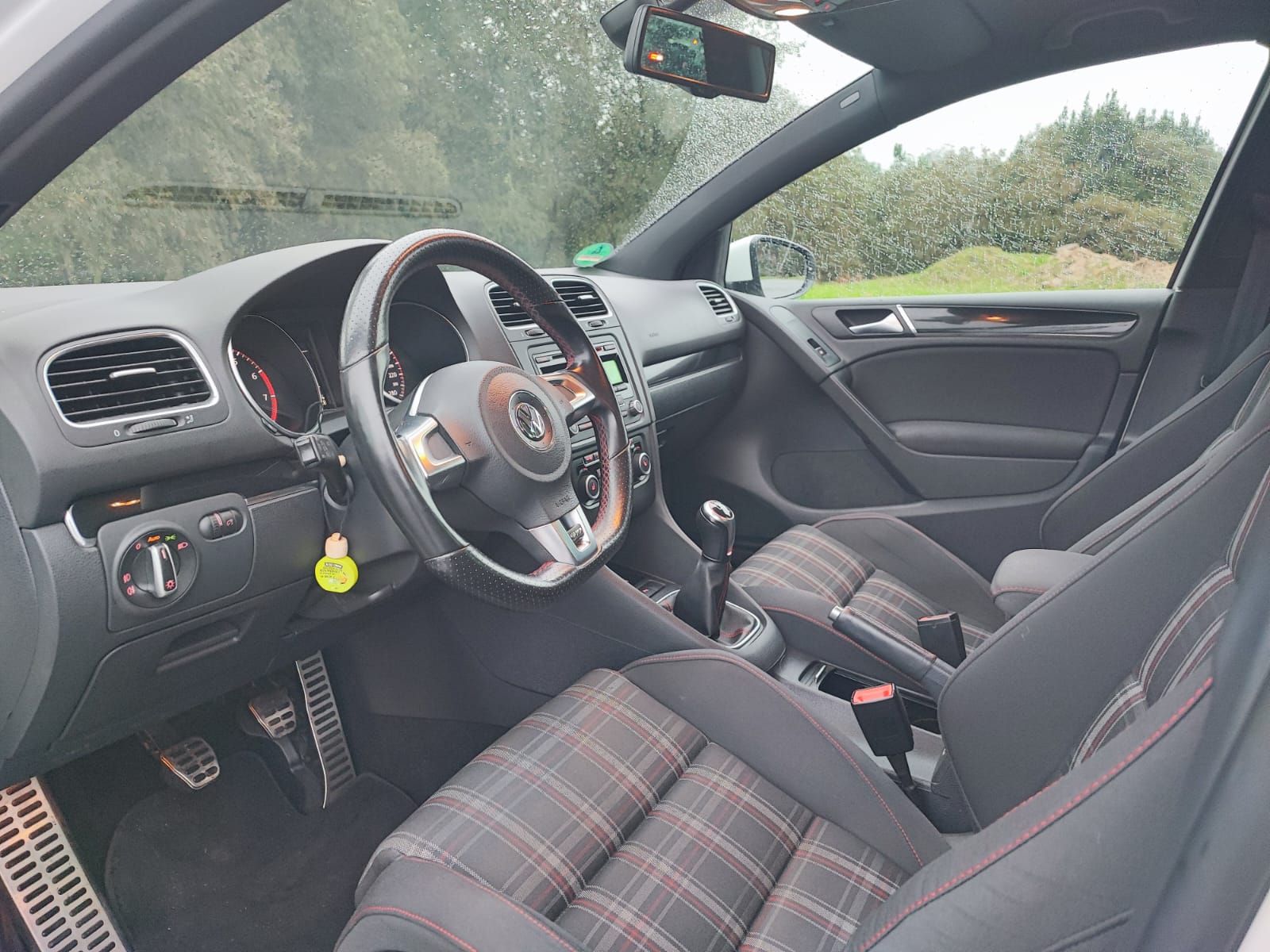 
								VOLKSWAGEN GOLF 6 GTI 2.0 211CV full									