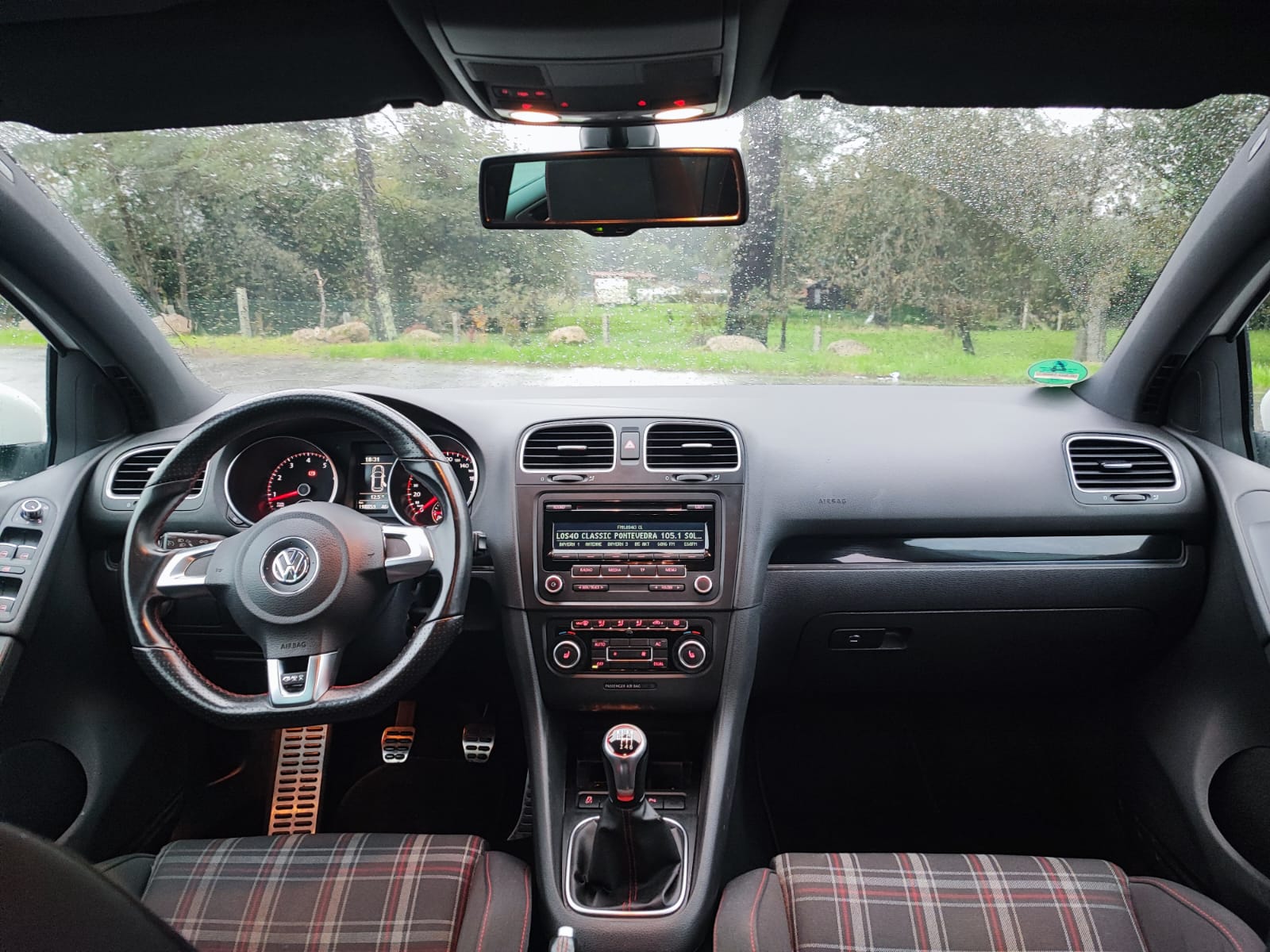 
								VOLKSWAGEN GOLF 6 GTI 2.0 211CV full									