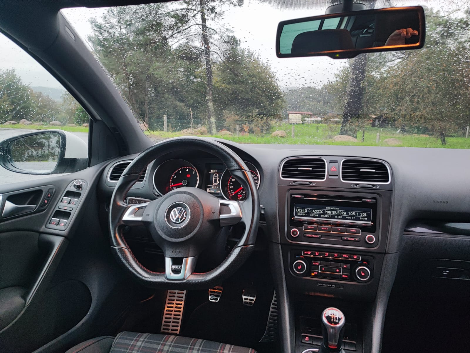 
								VOLKSWAGEN GOLF 6 GTI 2.0 211CV full									