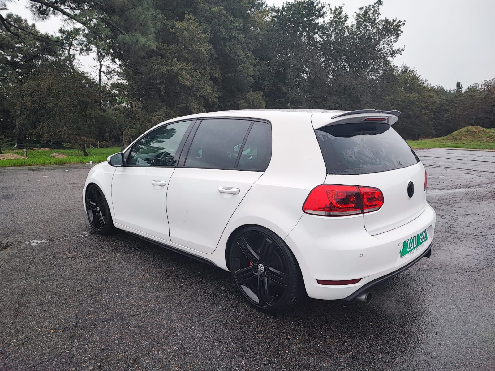 
								VOLKSWAGEN GOLF 6 GTI 2.0 211CV full									
