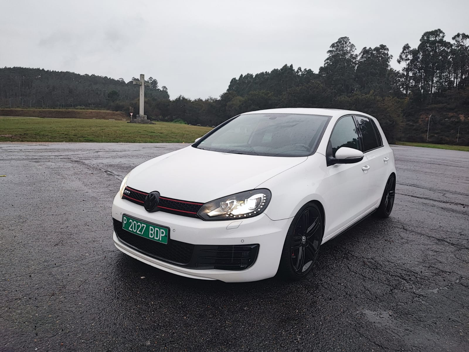 
								VOLKSWAGEN GOLF 6 GTI 2.0 211CV full									