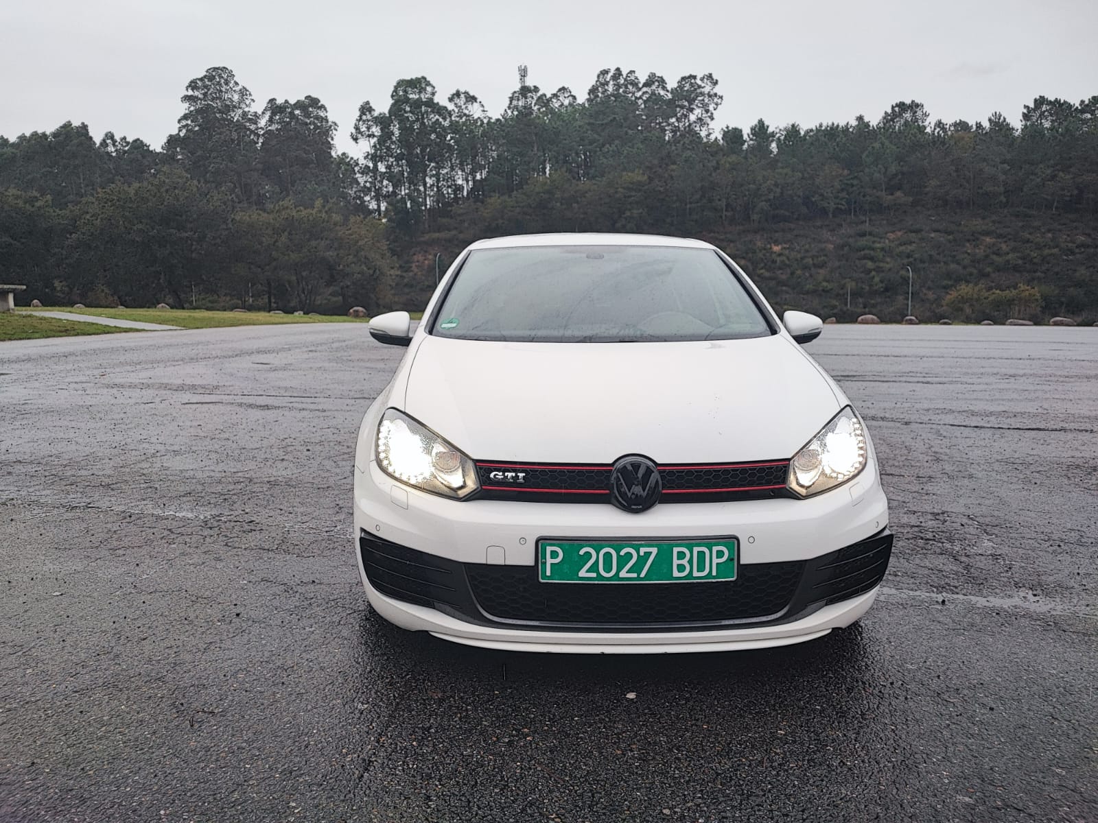 
								VOLKSWAGEN GOLF 6 GTI 2.0 211CV full									