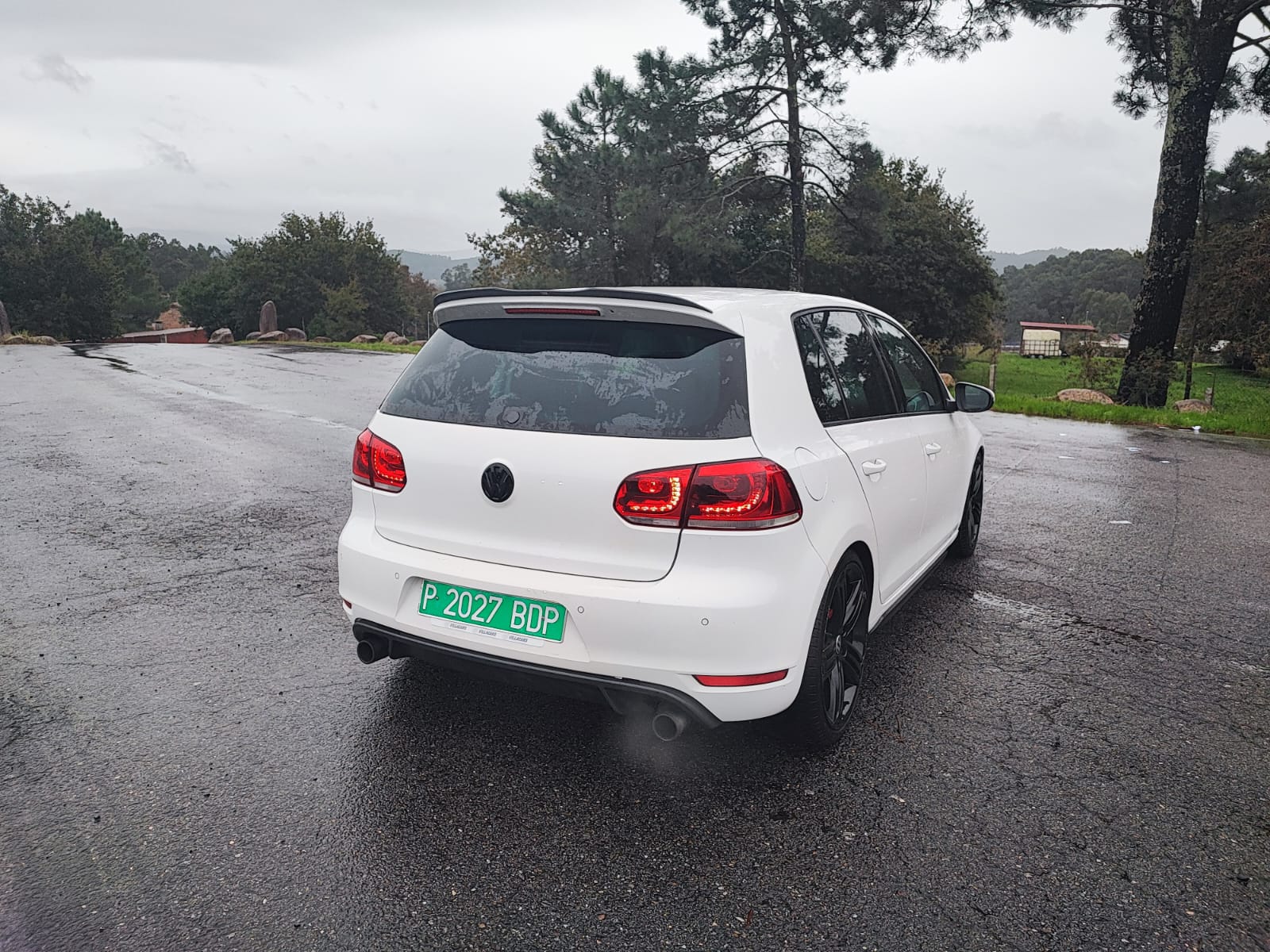 
								VOLKSWAGEN GOLF 6 GTI 2.0 211CV full									