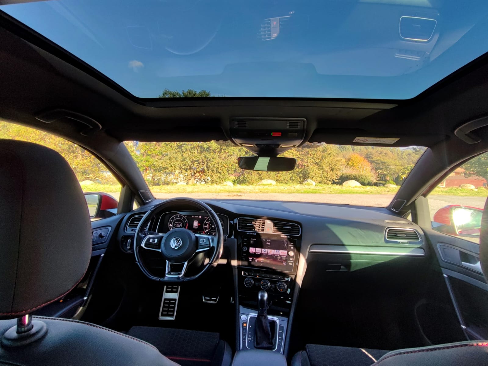 
								VOLKSWAGEN GOLF GTI PERFORMANCE 245CV full									