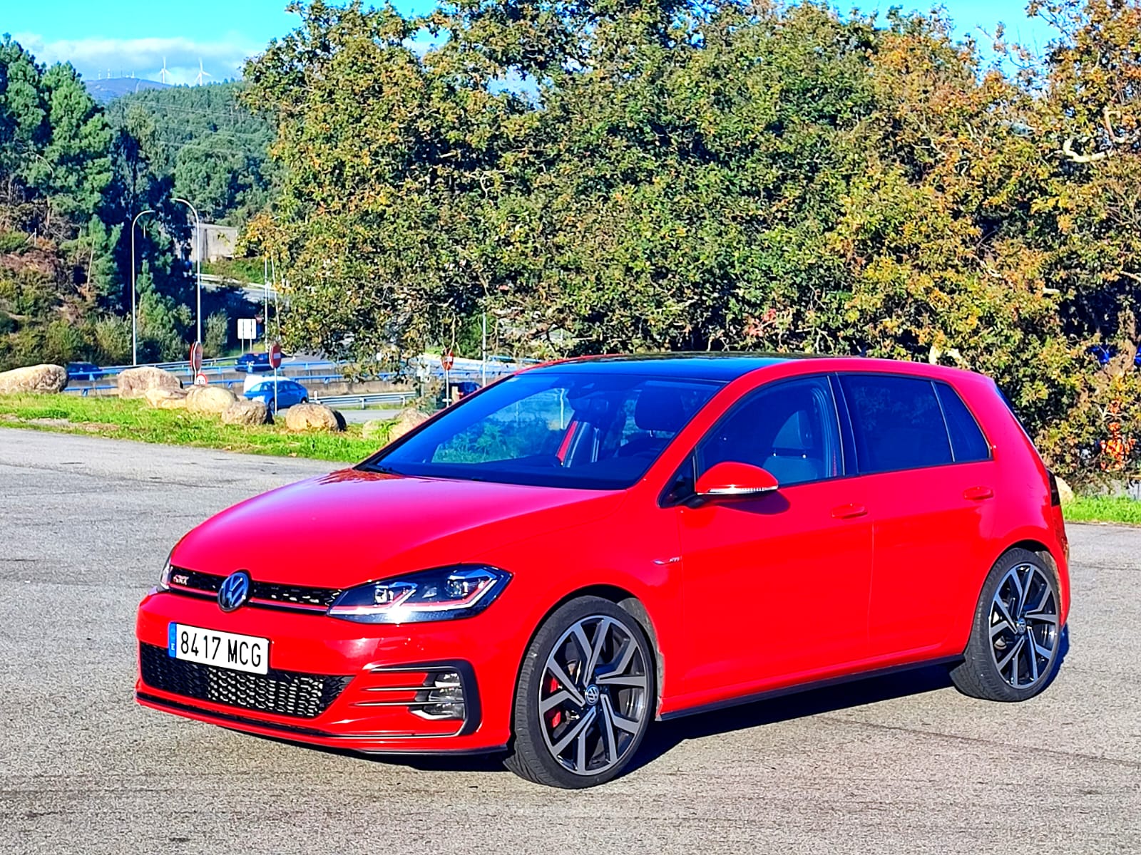 
								VOLKSWAGEN GOLF GTI PERFORMANCE 245CV full									