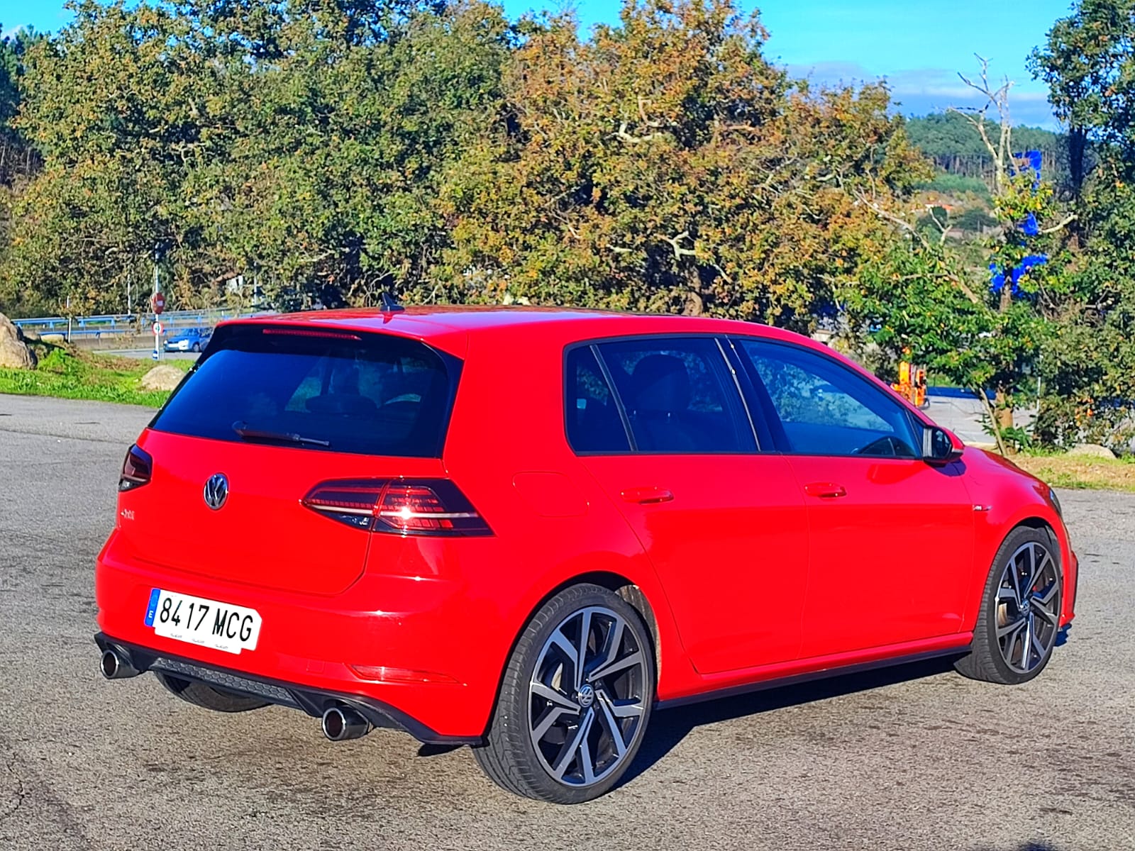 
								VOLKSWAGEN GOLF GTI PERFORMANCE 245CV full									