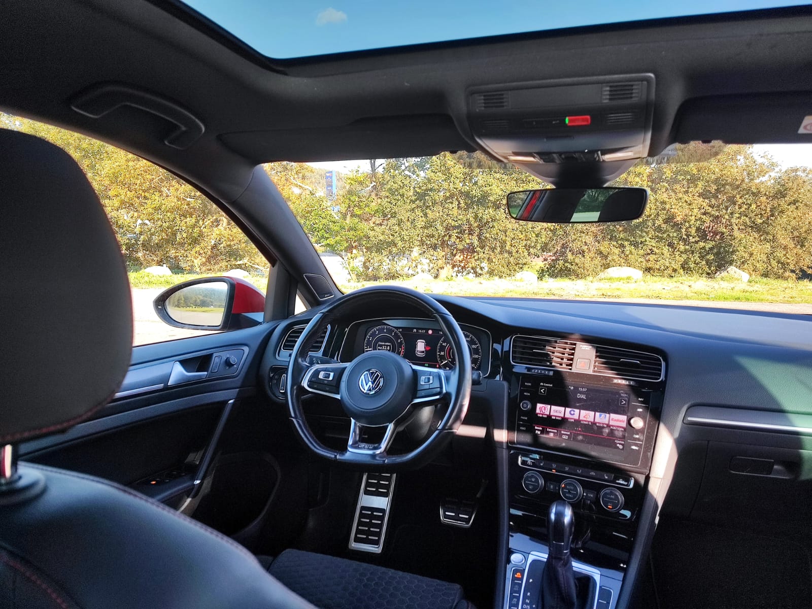 
								VOLKSWAGEN GOLF GTI PERFORMANCE 245CV full									