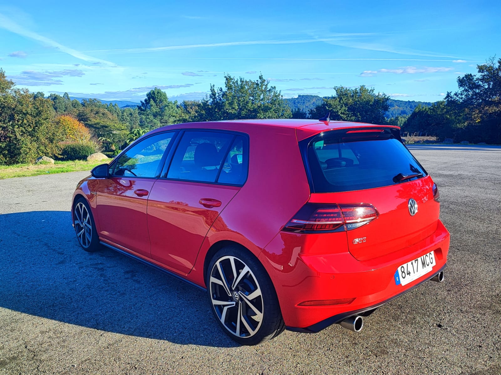 
								VOLKSWAGEN GOLF GTI PERFORMANCE 245CV full									