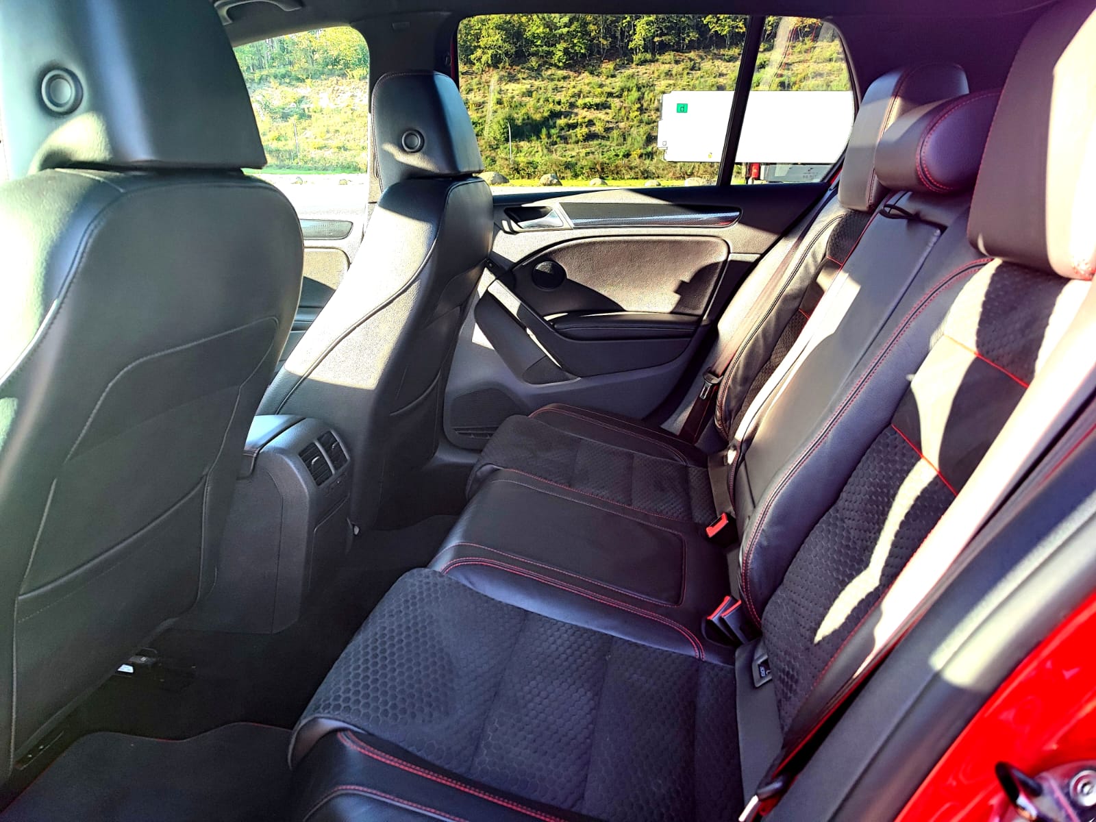 
								VOLKSWAGEN GOLF 6 GTI 35 ANIVERSARIO 235CV full									