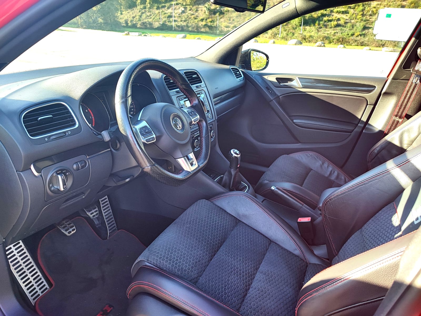 
								VOLKSWAGEN GOLF 6 GTI 35 ANIVERSARIO 235CV full									