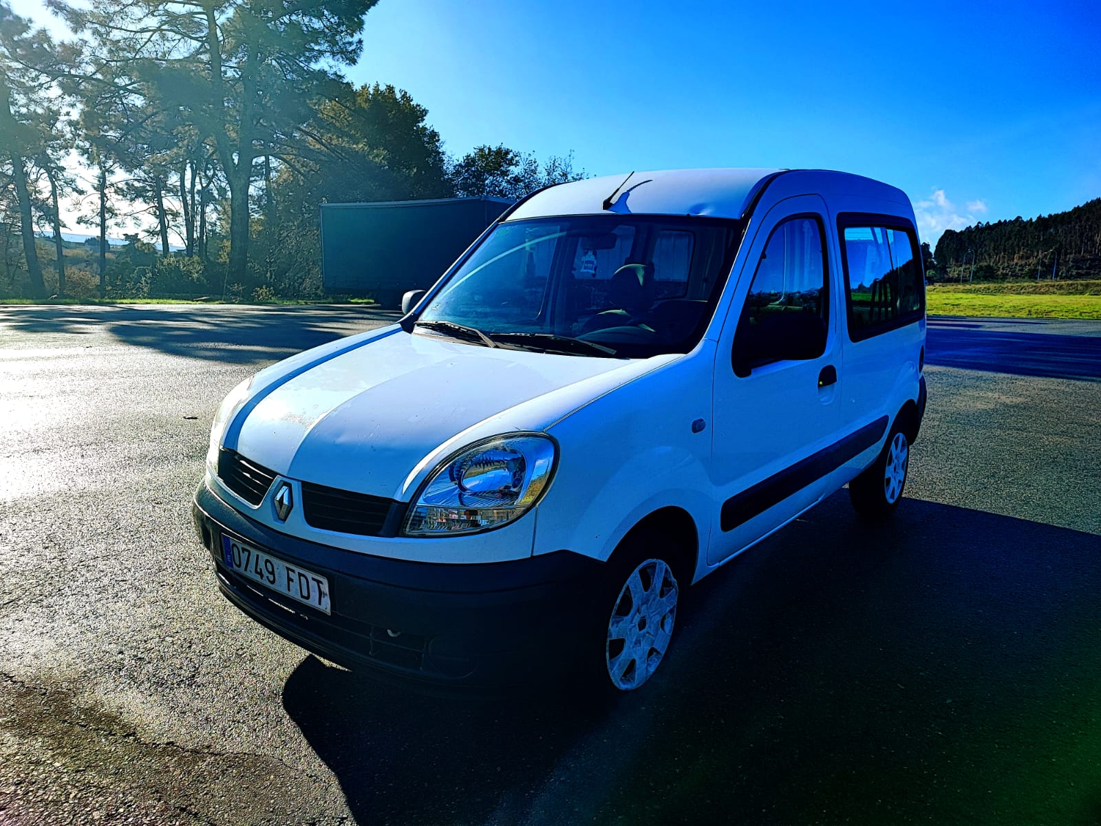 
								RENAULT KANGOO 1.9 D full									
