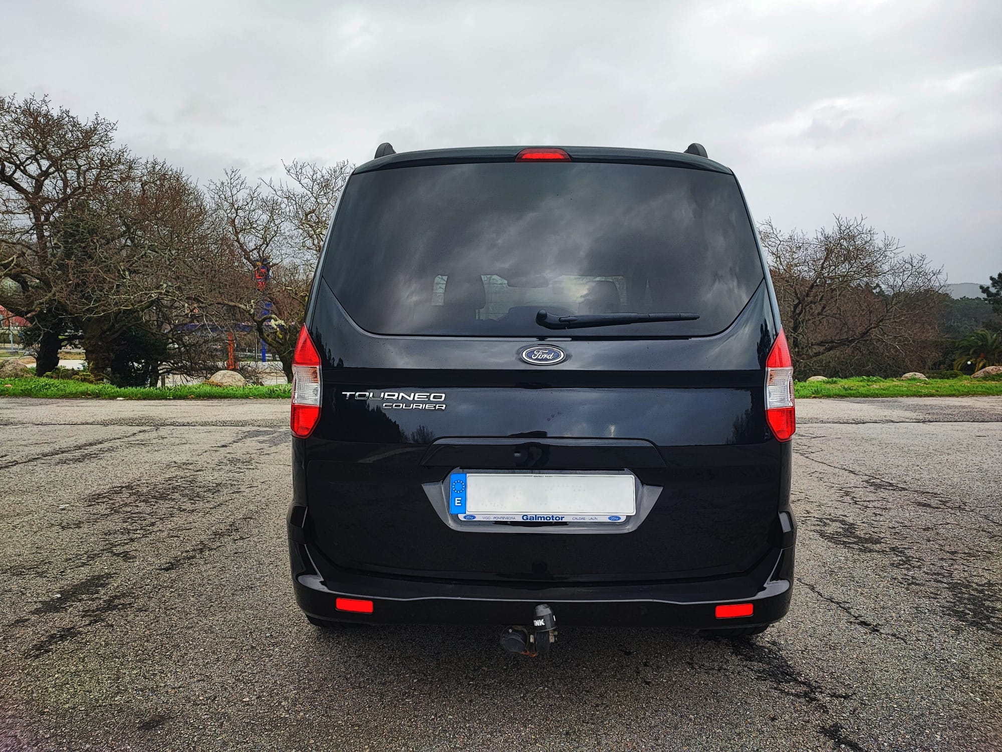 
								FORD TOURNEO COURIER 100CV full									