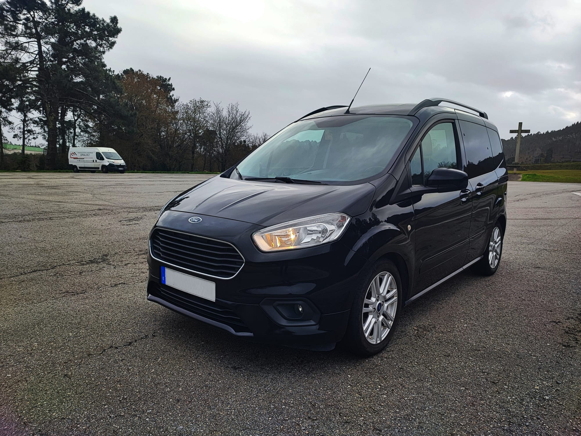 
								FORD TOURNEO COURIER 100CV full									