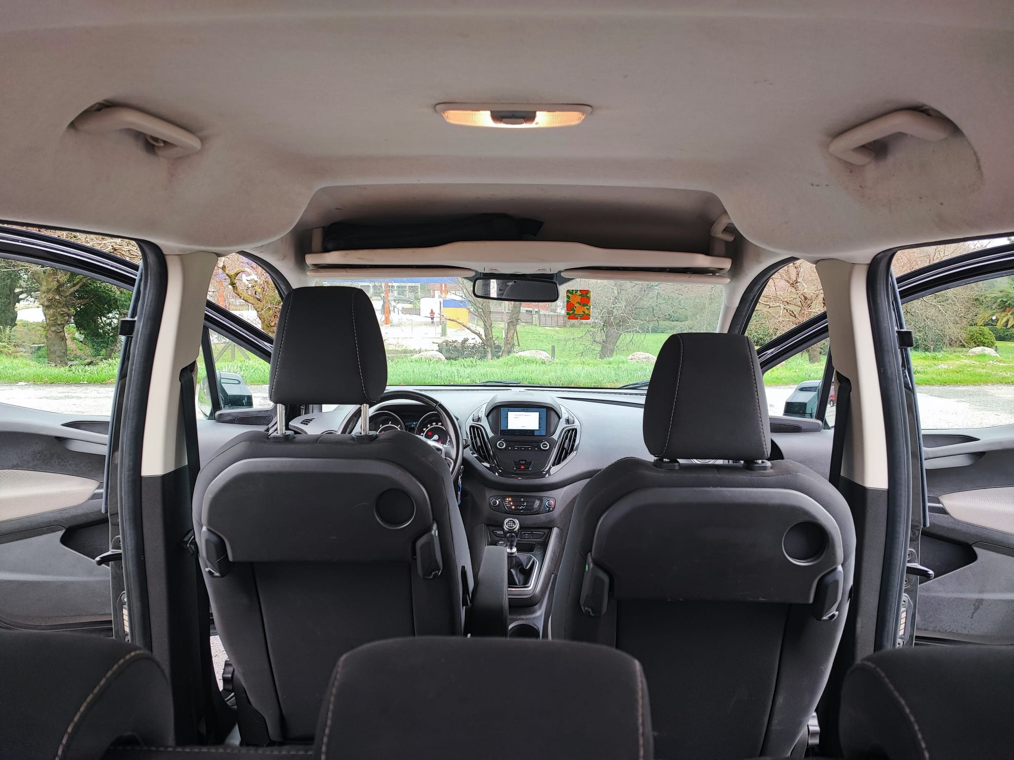 
								FORD TOURNEO COURIER 100CV full									