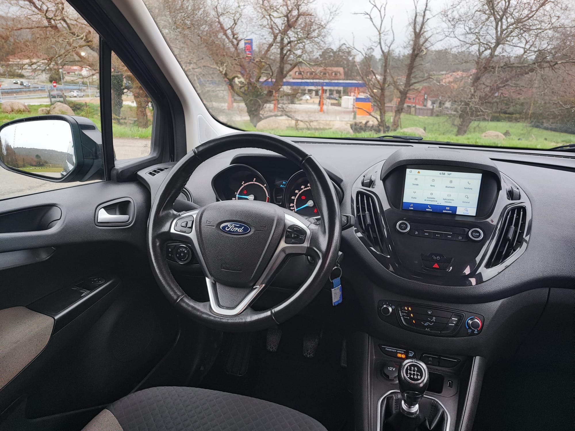 
								FORD TOURNEO COURIER 100CV full									