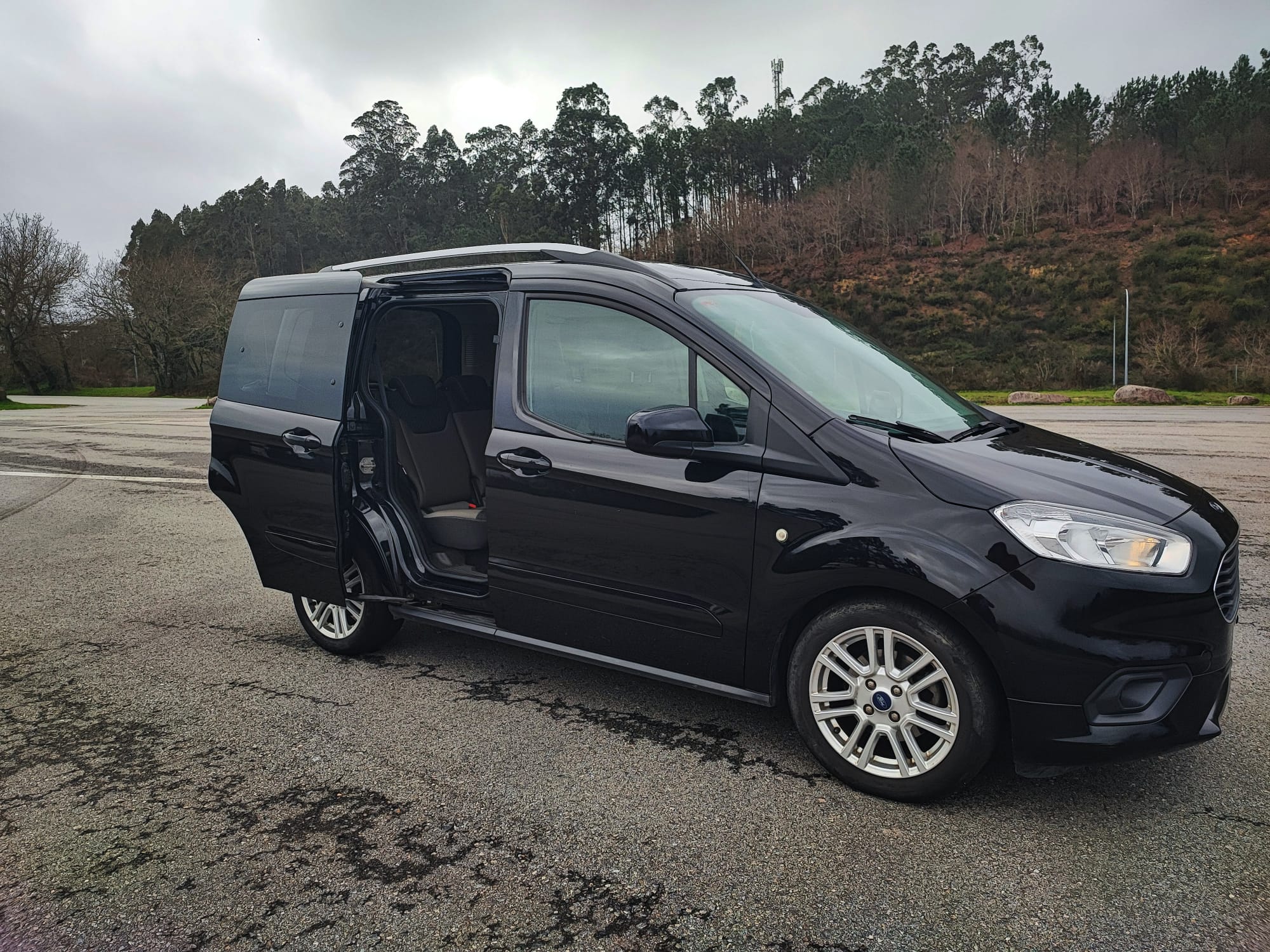 
								FORD TOURNEO COURIER 100CV full									
