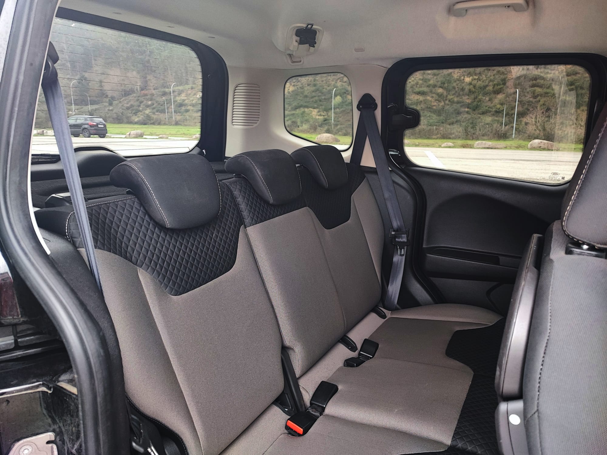
								FORD TOURNEO COURIER 100CV full									